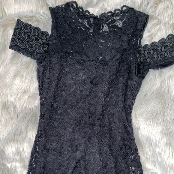Shoulder Cut-Out Bodycon Lace Black Dress - Picture 2 of 2